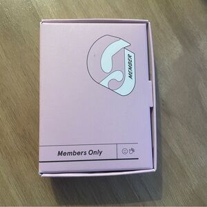 Glossier Members Only keychain NIB